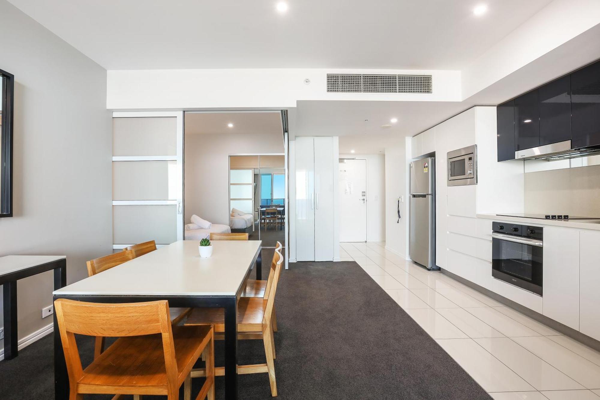 Number 1 H Residences - Wifi, Parking & More By Gold Coast Holidays Exterior photo