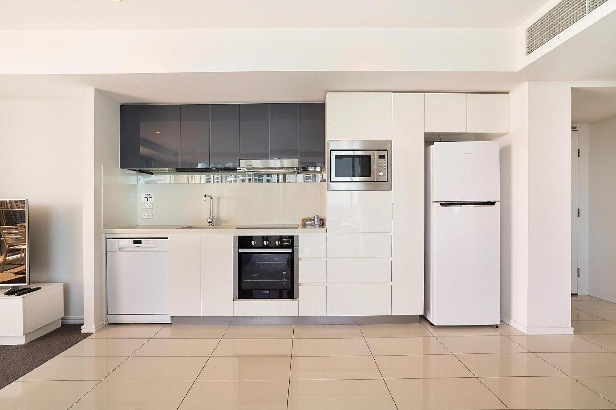 Number 1 H Residences - Wifi, Parking & More By Gold Coast Holidays Exterior photo