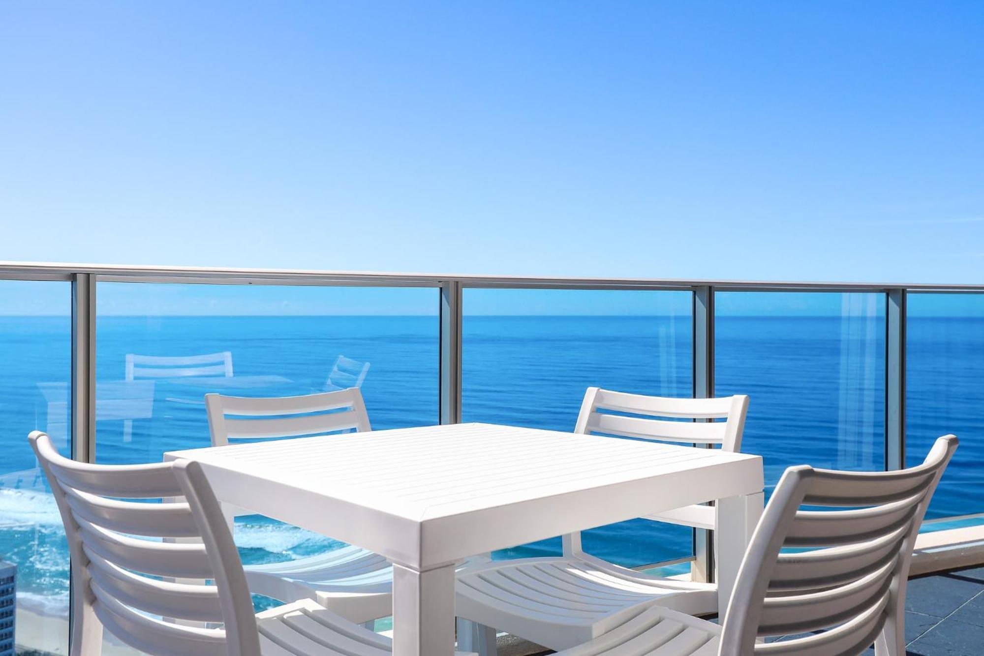 Number 1 H Residences - Wifi, Parking & More By Gold Coast Holidays Exterior photo